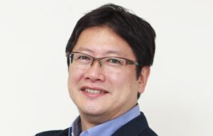 新津研一