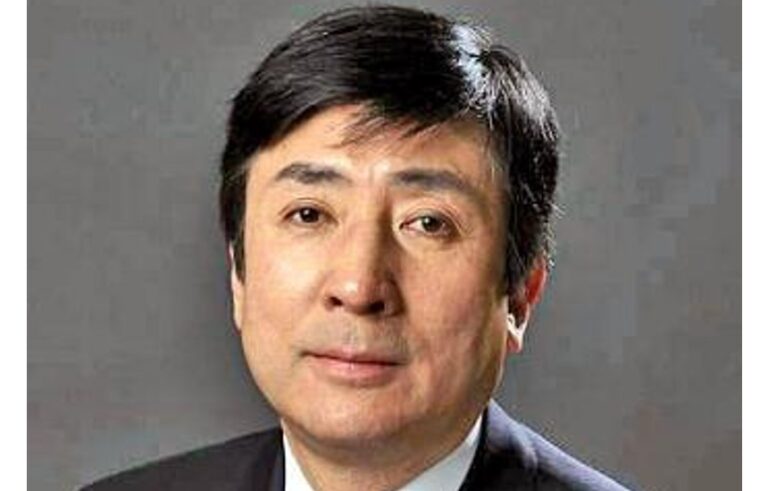 手嶋龍一